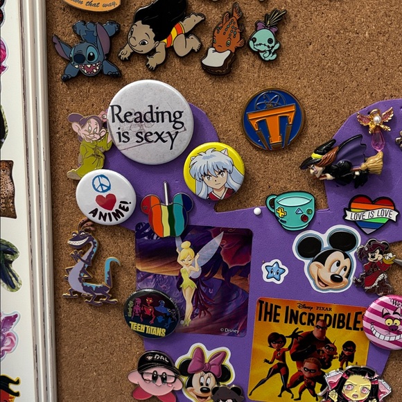 My Disney and Non Disney  Pin Collection 🐞 - Picture 7 of 9